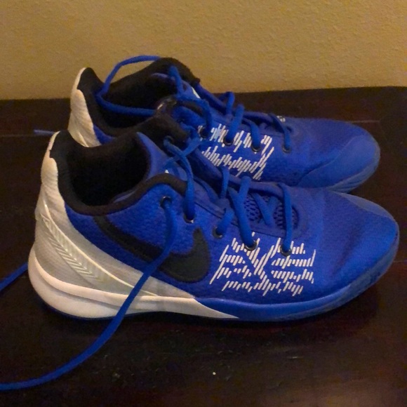 Blue size 5Y Nike Kyrie flytrap “Duke”